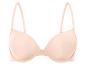 Un soutien-gorge beige avec des bonnets lisses et des bretelles larges.