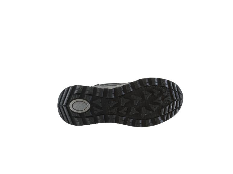 Semelle noire d'une chaussure de randonnée avec motif de bande de roulement