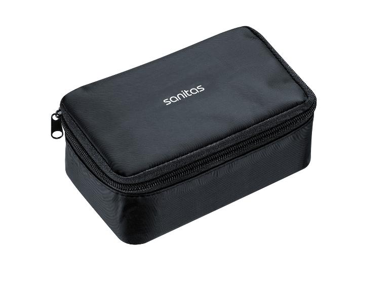 Trousse noire zippée avec logo blanc sur le dessus.