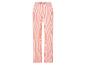 Un pantalon à rayures rose et blanc.
