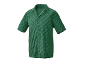 Chemise verte à manches courtes avec motif logo répété.