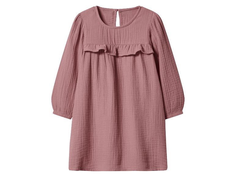 Robe rose à manches longues pour enfant avec volants.