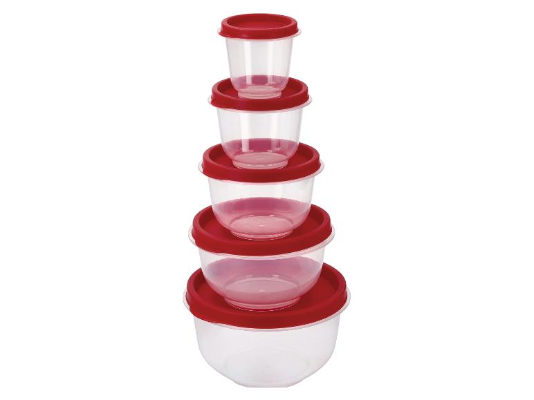 Ensemble de récipients en plastique transparent empilables avec couvercles rouges.