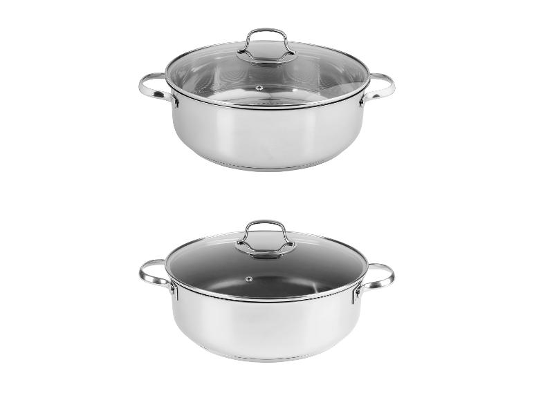 Deux casseroles en acier inoxydable avec couvercles en verre.