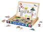 Tableau magnétique en bois avec des pièces de dinosaures et de personnages de dessins animés, des routes et des volcans.