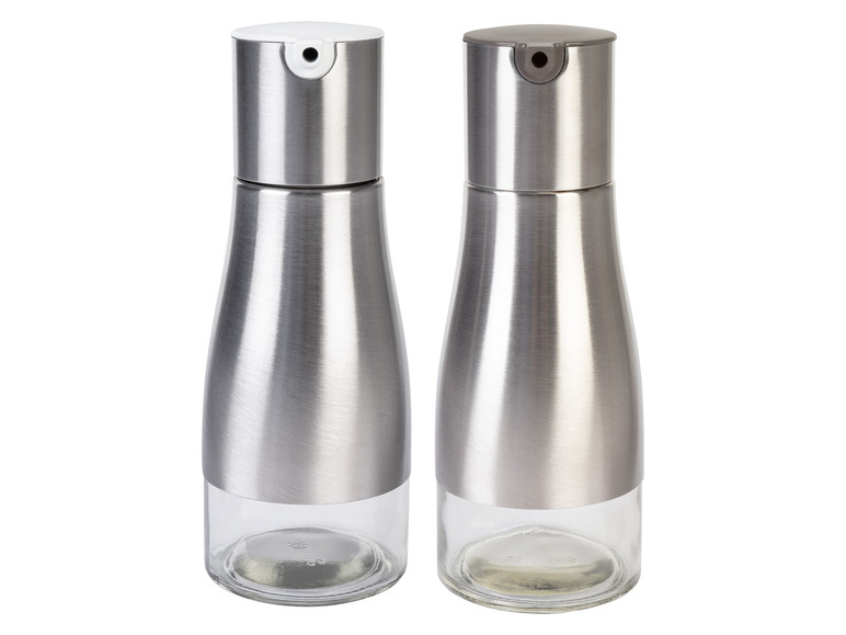 Deux bouteilles d'huile en verre argenté avec des bouchons.