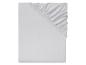 Un drap housse blanc.