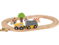 Ensemble de train jouet en bois sur le thème de la construction, avec train, rails, ouvrier, arbre et panneaux.