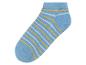 Une chaussette bleue avec des rayures jaunes et blanches.