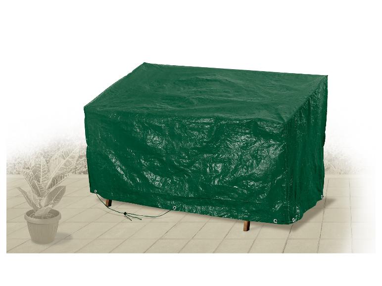 Housse de protection verte pour mobilier de jardin sur une terrasse avec une plante en pot.