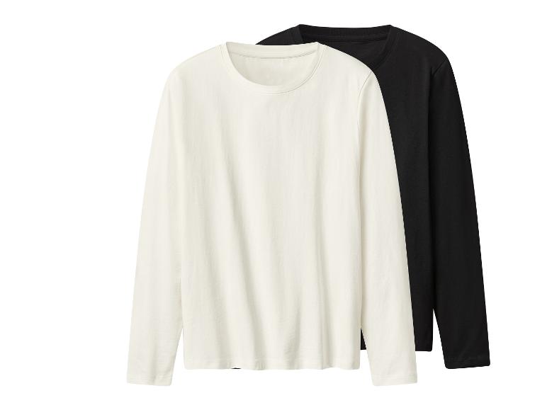 Deux t-shirts à manches longues, un blanc et un noir.