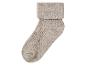 Chaussette en laine beige avec bord côtelé.