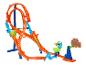 Circuit Hot Wheels orange et bleu avec une voiture jaune et une main actionnant le lanceur.