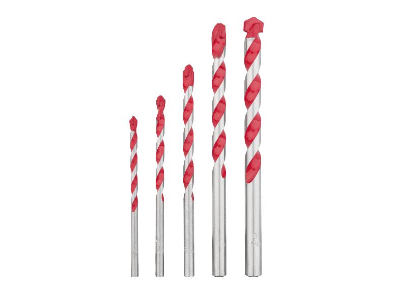 Un ensemble de cinq forets de différentes tailles, avec des cannelures en spirale rouges et des tiges argentées.
