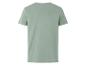 T-shirt vert clair à manches courtes.