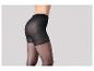 Collants noirs avec un motif sur le haut des jambes.