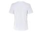 Un t-shirt blanc à manches courtes.