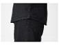 Chemise et pantalon noirs en lin.