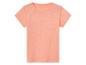 T-shirt rose clair à manches courtes.