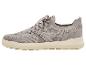 Chaussures de sport grises en tricot avec lacets et semelle beige.