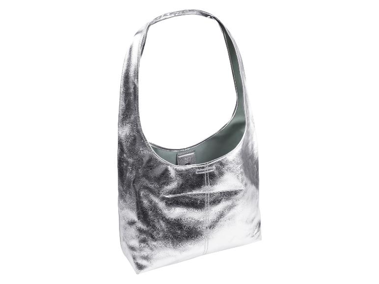 Sac à main argenté.