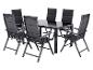 Ensemble de salle à manger d'extérieur avec table noire et six chaises pliantes.