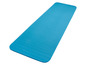 Un tapis de yoga bleu pour les exercices.