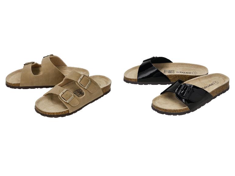 Sandales femme à boucles, une paire beige et une paire noire brillante.