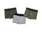 Trois caleçons boxeurs pour homme en gris, vert olive et vert foncé.