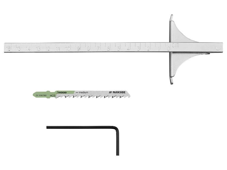 Une jauge de profondeur avec règle, une lame de scie sauteuse pour bois et une clé Allen.