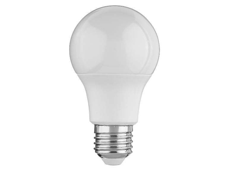 Une ampoule LED blanche avec une base à vis argentée.