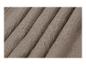 Tissu plissé de couleur beige clair, avec une texture visible et des plis diagonaux.