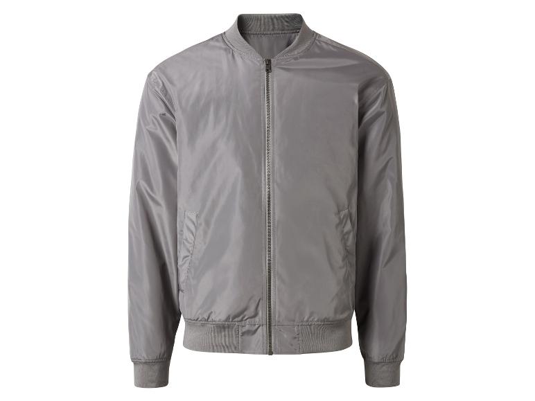 Blouson bomber gris à manches longues.