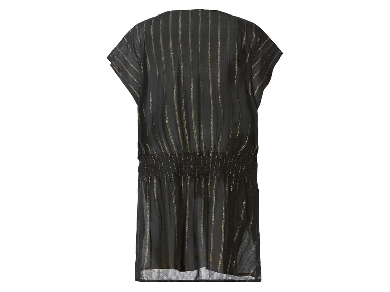 Une robe noire à rayures avec des détails dorés.