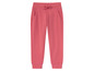 Un pantalon de survêtement rose pour femme.
