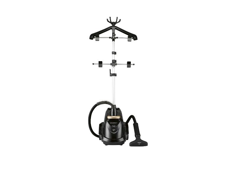 Fer à vapeur SilverCrest avec un support à vêtements.