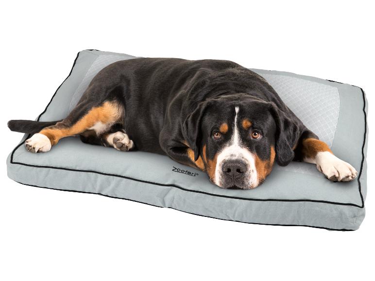 Grand chien allongé sur un lit pour chien gris ZooFari.