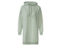 Un sweat à capuche vert clair.