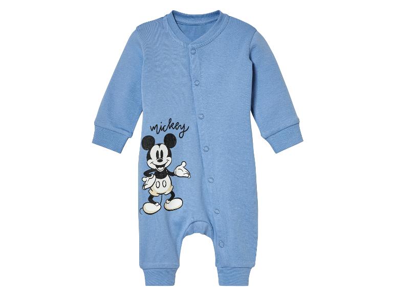 Une grenouillère bleue pour bébé avec un motif Mickey Mouse.