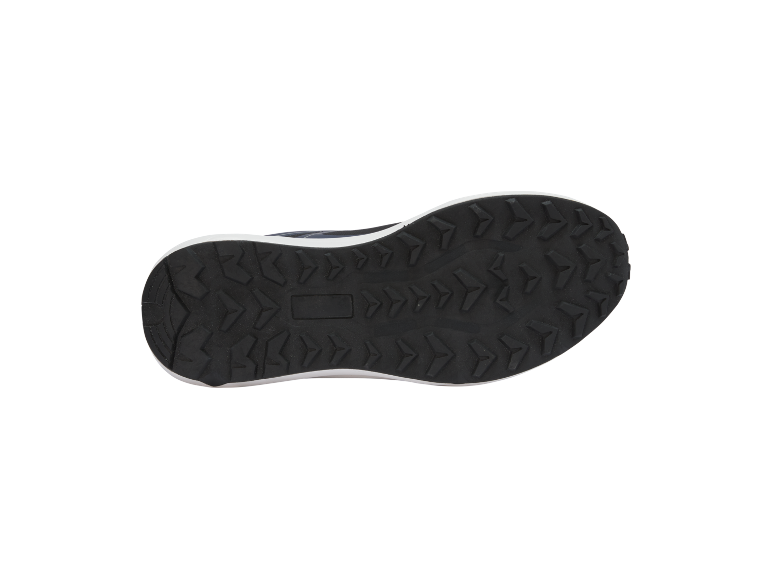 Semelle de chaussure de sport noire avec motif de bande de roulement robuste.