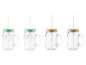 Quatre verres en verre avec des poignées et des pailles, deux avec des couvercles verts et deux avec des couvercles marrons.