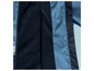 Détail d'une veste imperméable bleue avec doublure en polaire.