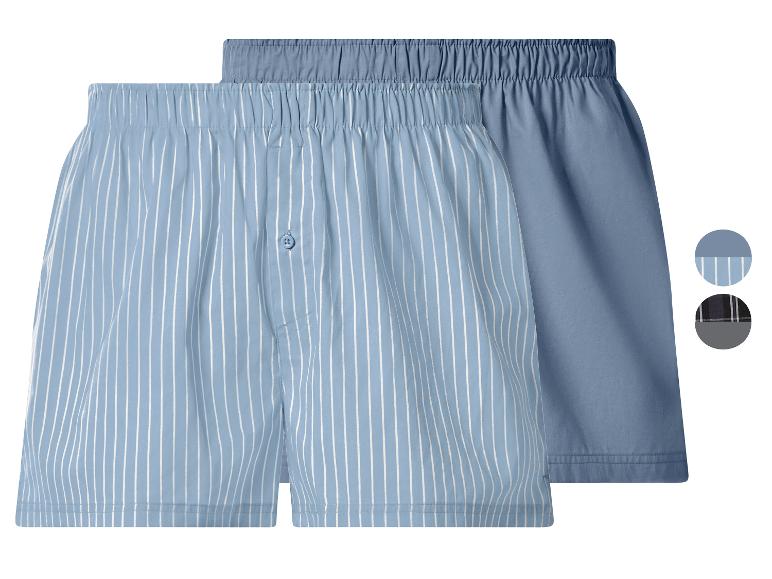 Deux boxers bleus, un rayé et un uni.