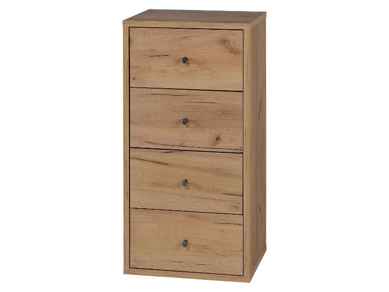 Commode en bois clair avec quatre tiroirs et poignées noires.