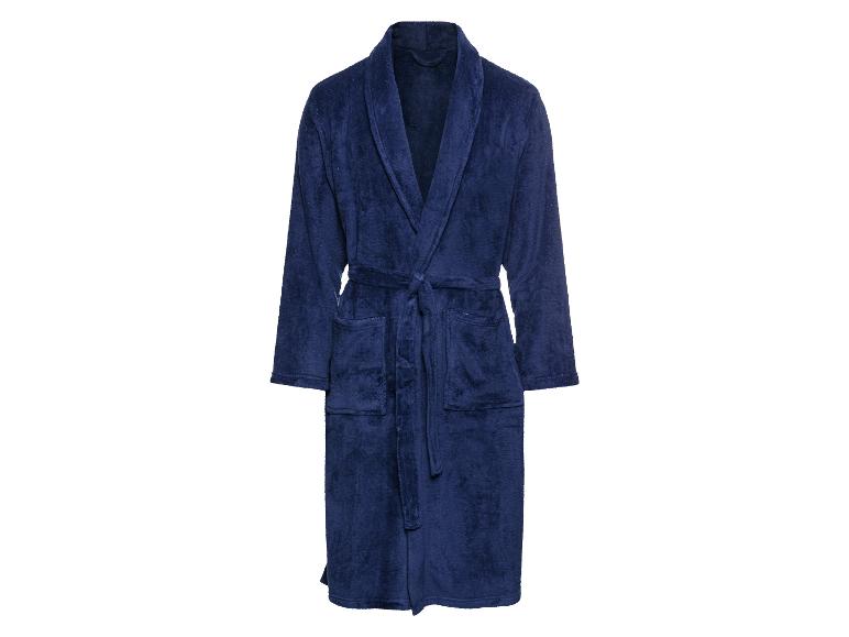 Une robe de chambre bleu foncé avec ceinture.