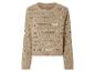 Pull en maille beige avec un motif ajouré.