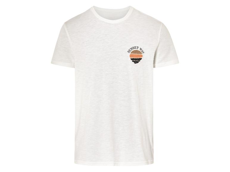 T-shirt blanc avec un logo 'Sunset Way' représentant un soleil.