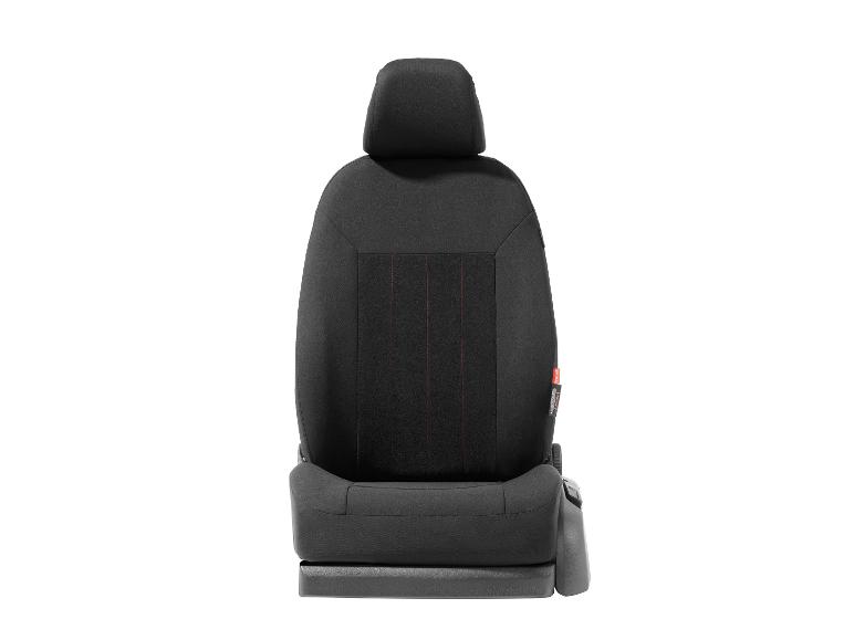 Siège auto noir sur fond blanc