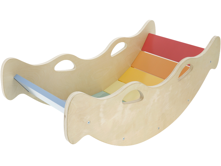 Balançoire en bois pour enfants avec des marches colorées, pour jouer et grimper.