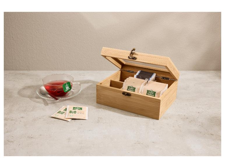 Boîte à thé en bambou Lord Nelson avec une tasse de thé aux fruits.